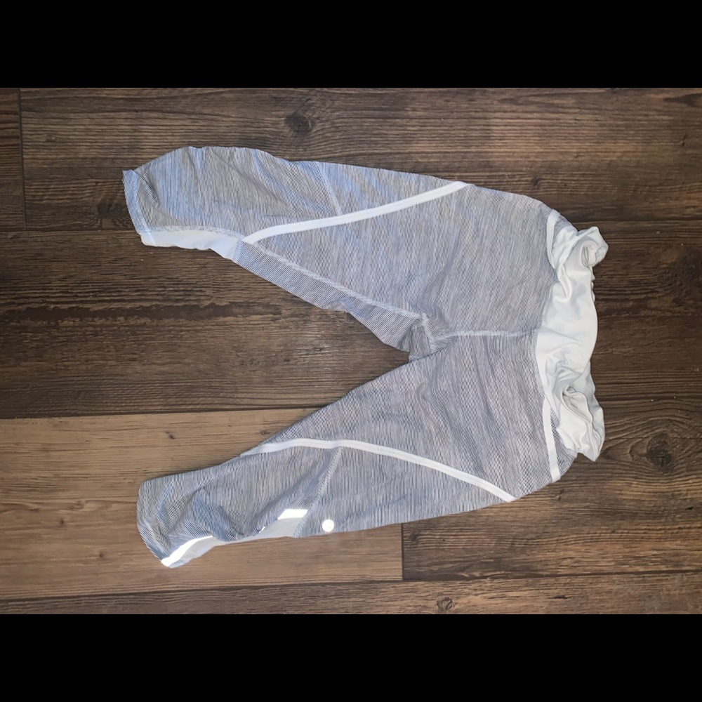 Lululemon Cropped Grey and White Tights